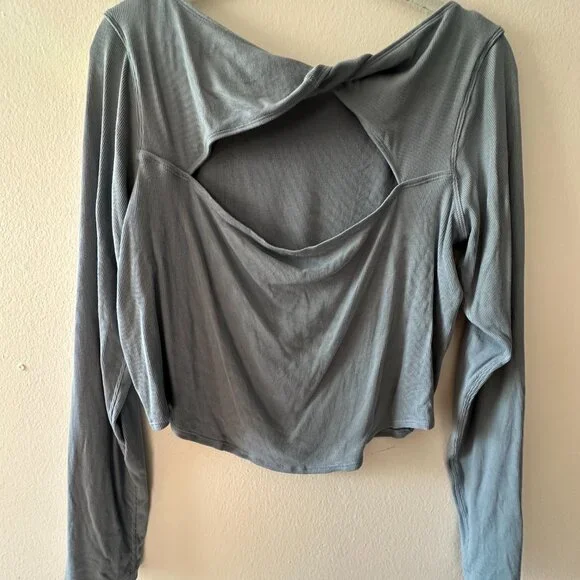 Women's Lululemon Long Sleeve Top - Ribbed - Light Blue - Size 10 Cropped - EUC - Picture 2 of 3